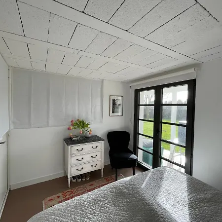 L'atelier, De 70m2, Chambres D'hotes, Salon, Terrasse Sur Jardin ,pres Du Port, Petit Dejeuner Inclus